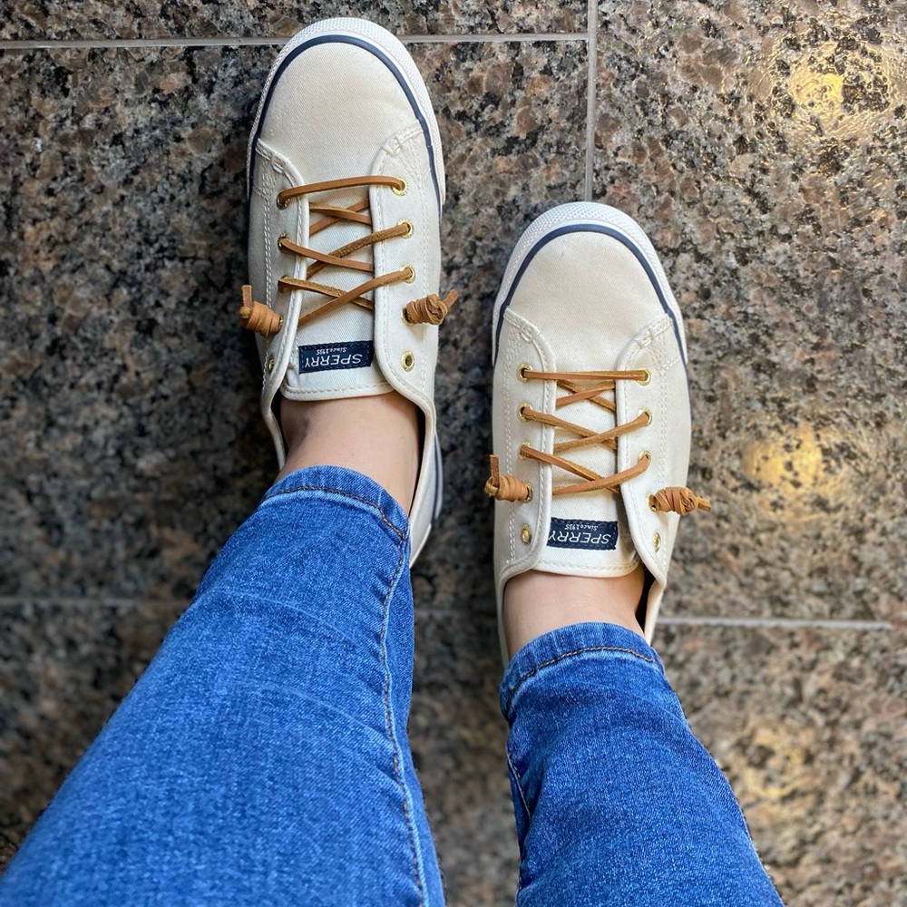 Sperry canvas sneaker *like new*